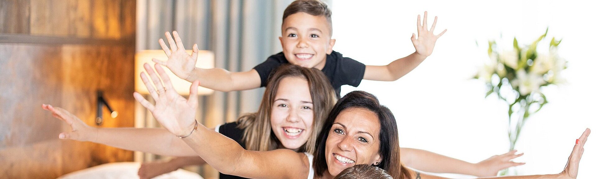 Familie im Zimmer im Thermenhotel Vier Jahreszeiten