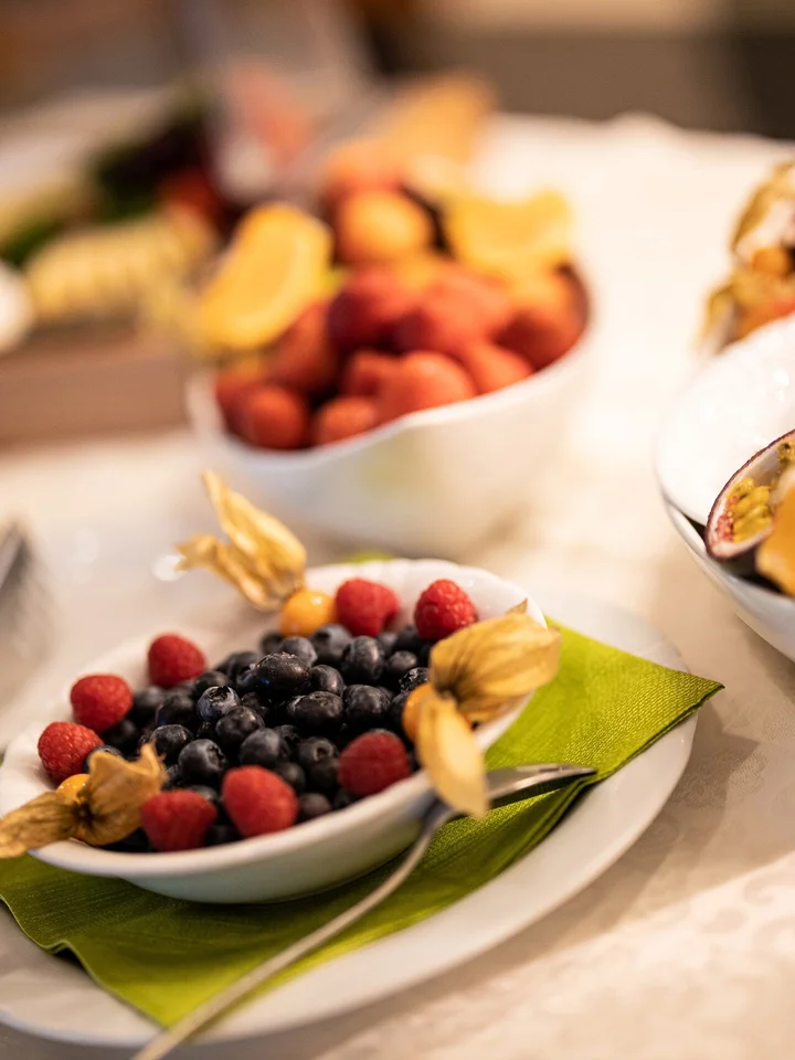 Obst am Frühstücksbuffet im Thermenhotel Vier Jahreszeiten