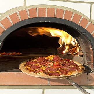 Pizza aus dem Holzofen im Restaurant Zum Horst